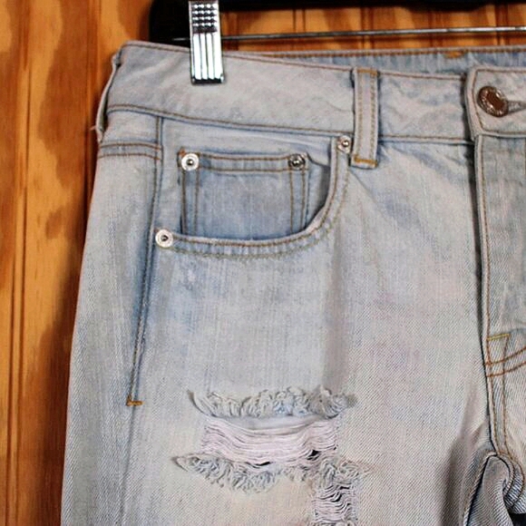 American Eagle Boy Crop Distressed Light Wash Jeans - Size 2 - Picture 4 of 12